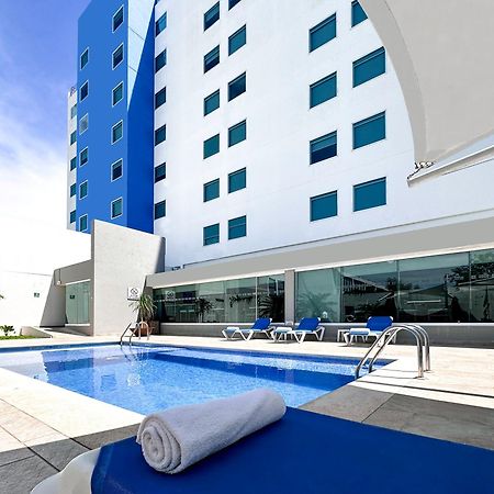 Holiday Inn Express Merida By Ihg Екстериор снимка