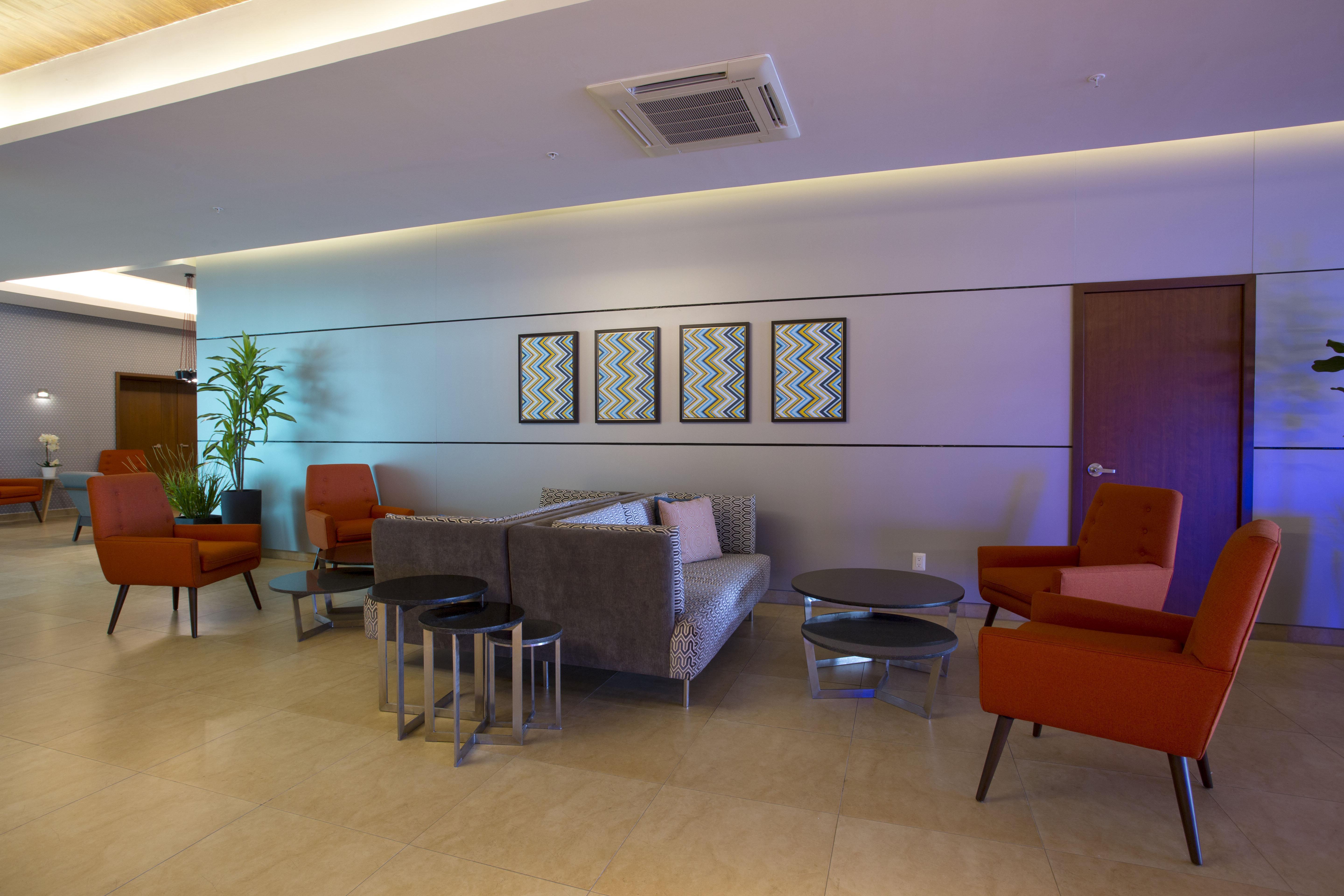 Holiday Inn Express Merida By Ihg Екстериор снимка