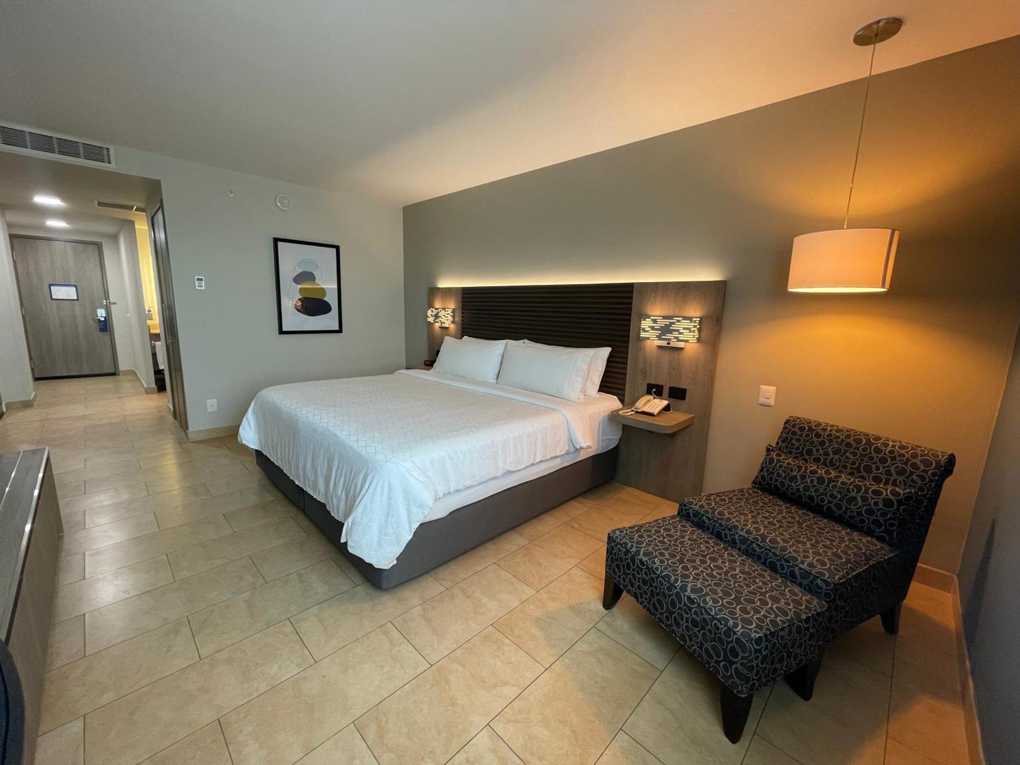 Holiday Inn Express Merida By Ihg Екстериор снимка