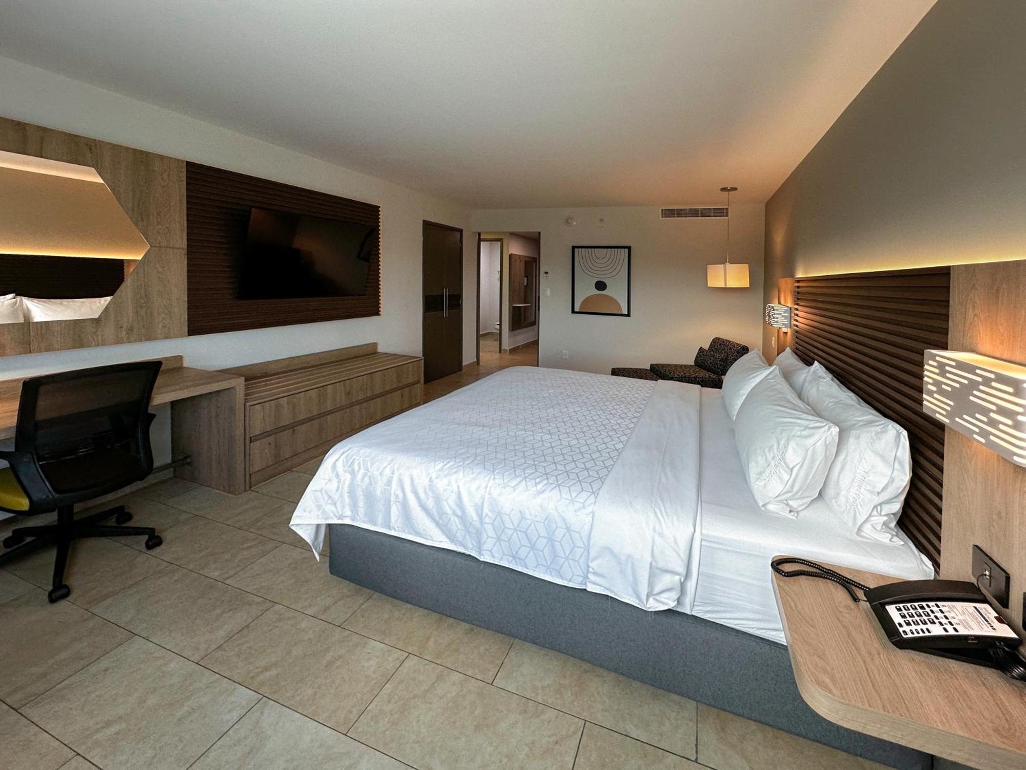 Holiday Inn Express Merida By Ihg Екстериор снимка