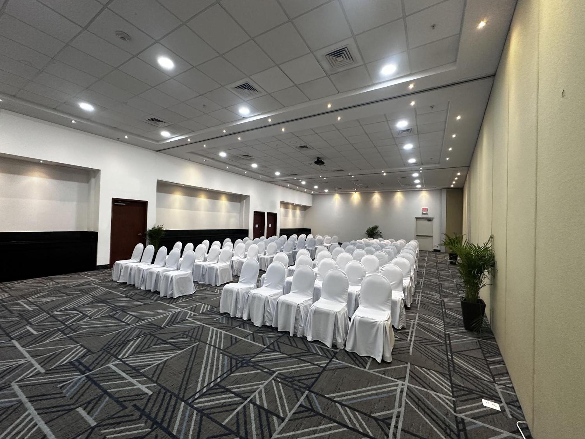 Holiday Inn Express Merida By Ihg Екстериор снимка