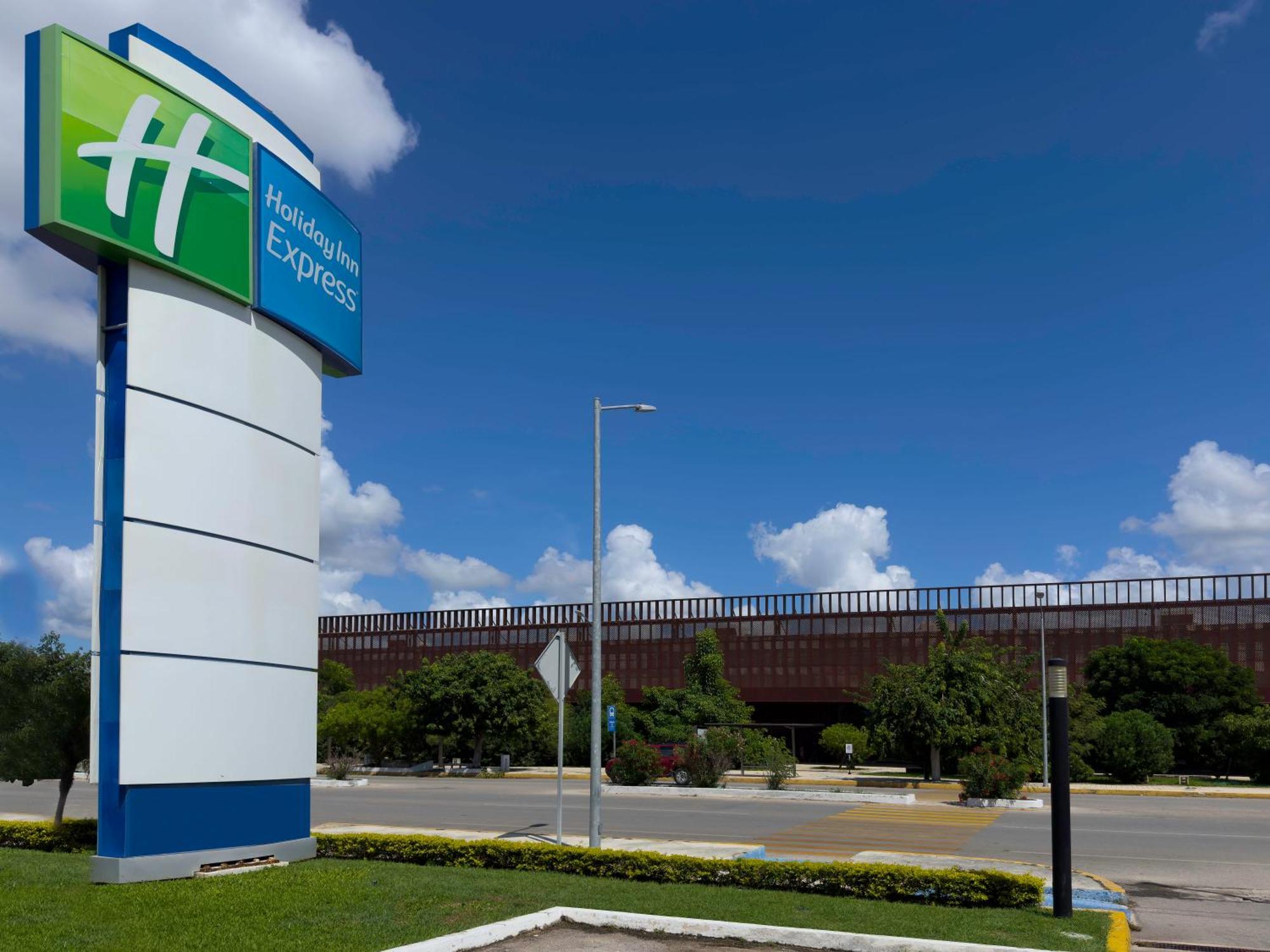 Holiday Inn Express Merida By Ihg Екстериор снимка