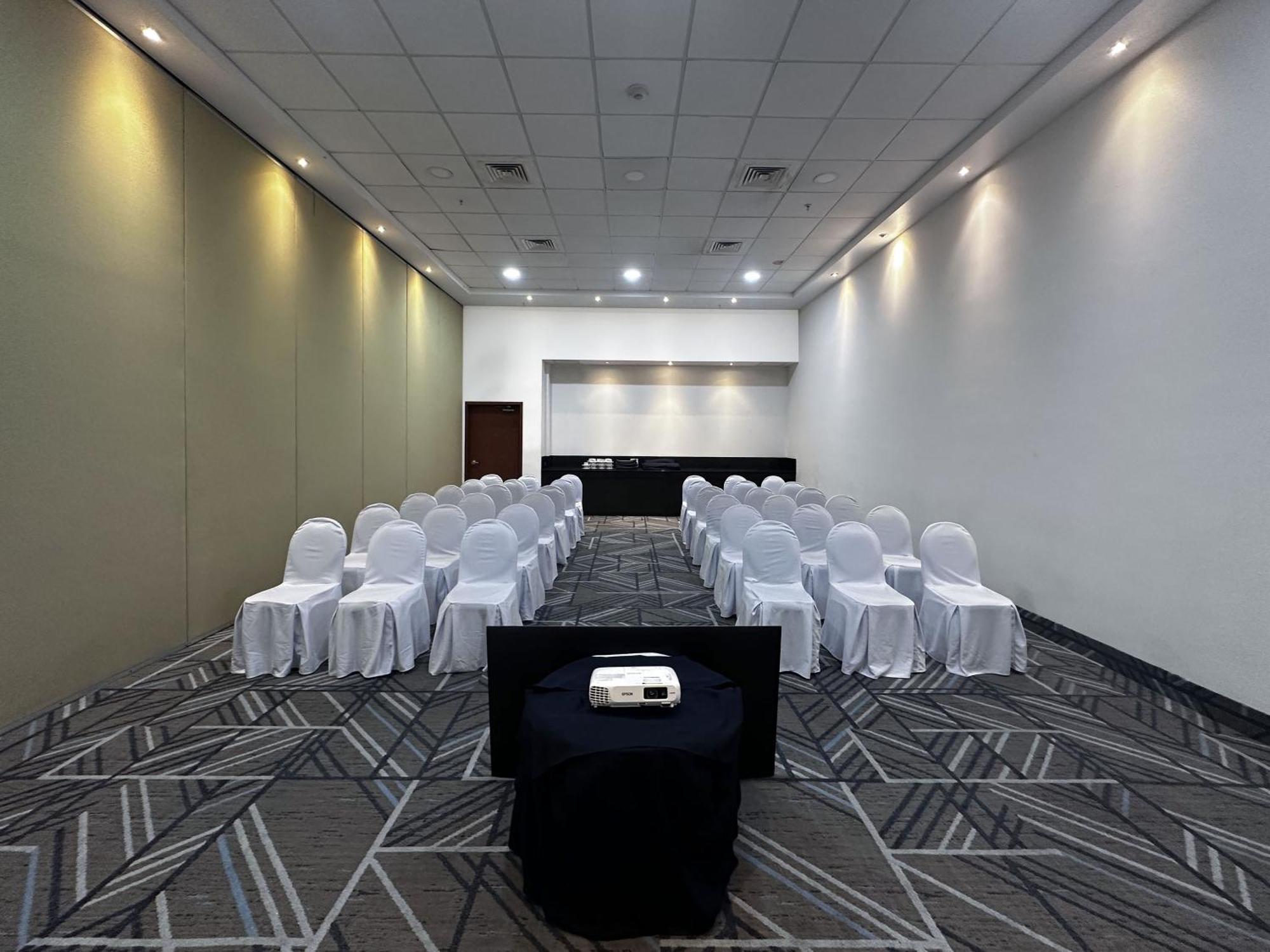 Holiday Inn Express Merida By Ihg Екстериор снимка