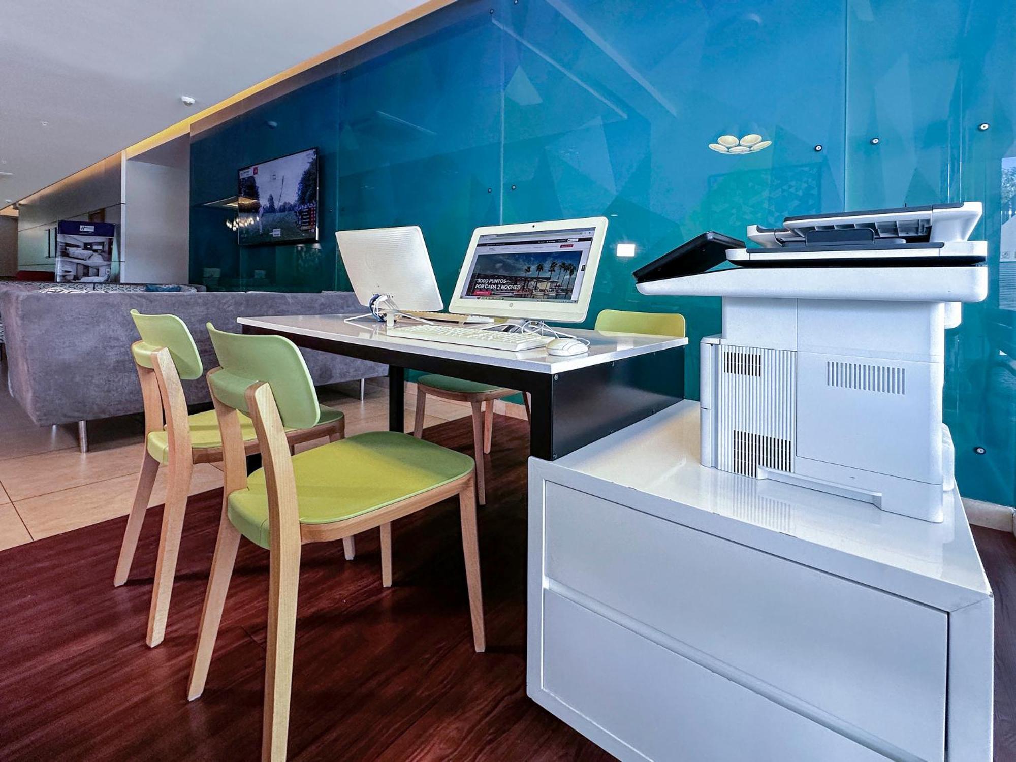 Holiday Inn Express Merida By Ihg Екстериор снимка