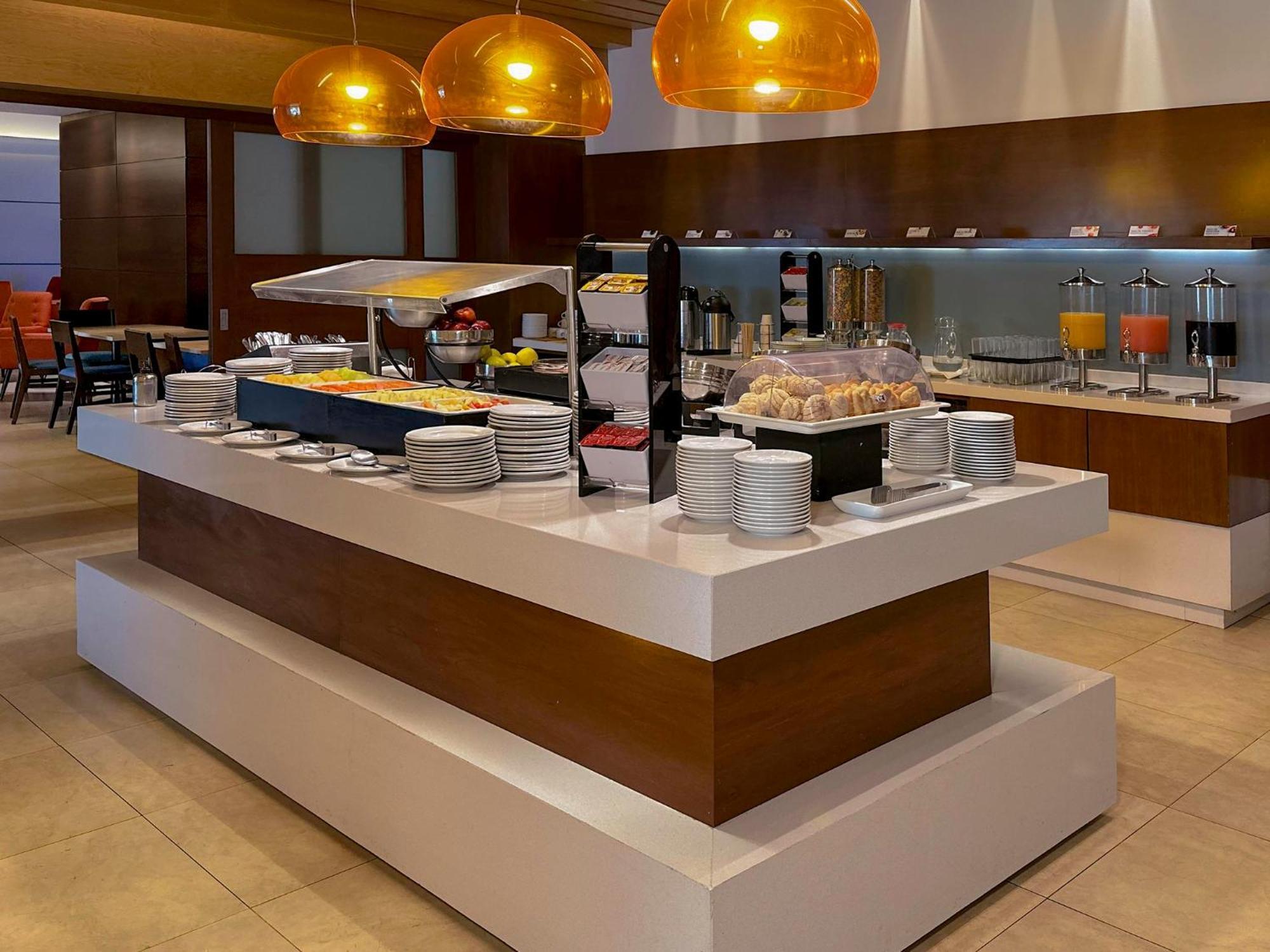 Holiday Inn Express Merida By Ihg Екстериор снимка