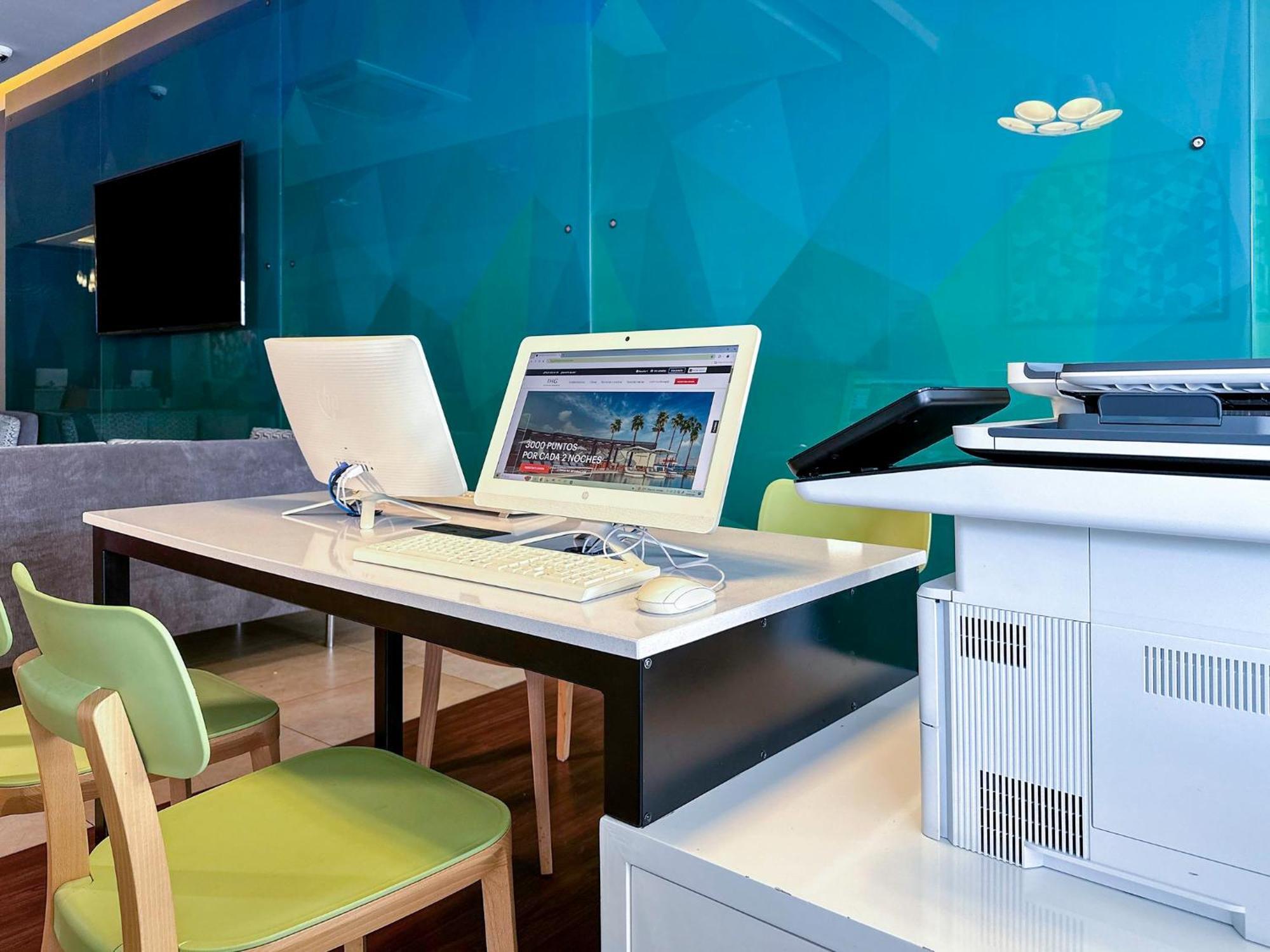 Holiday Inn Express Merida By Ihg Екстериор снимка