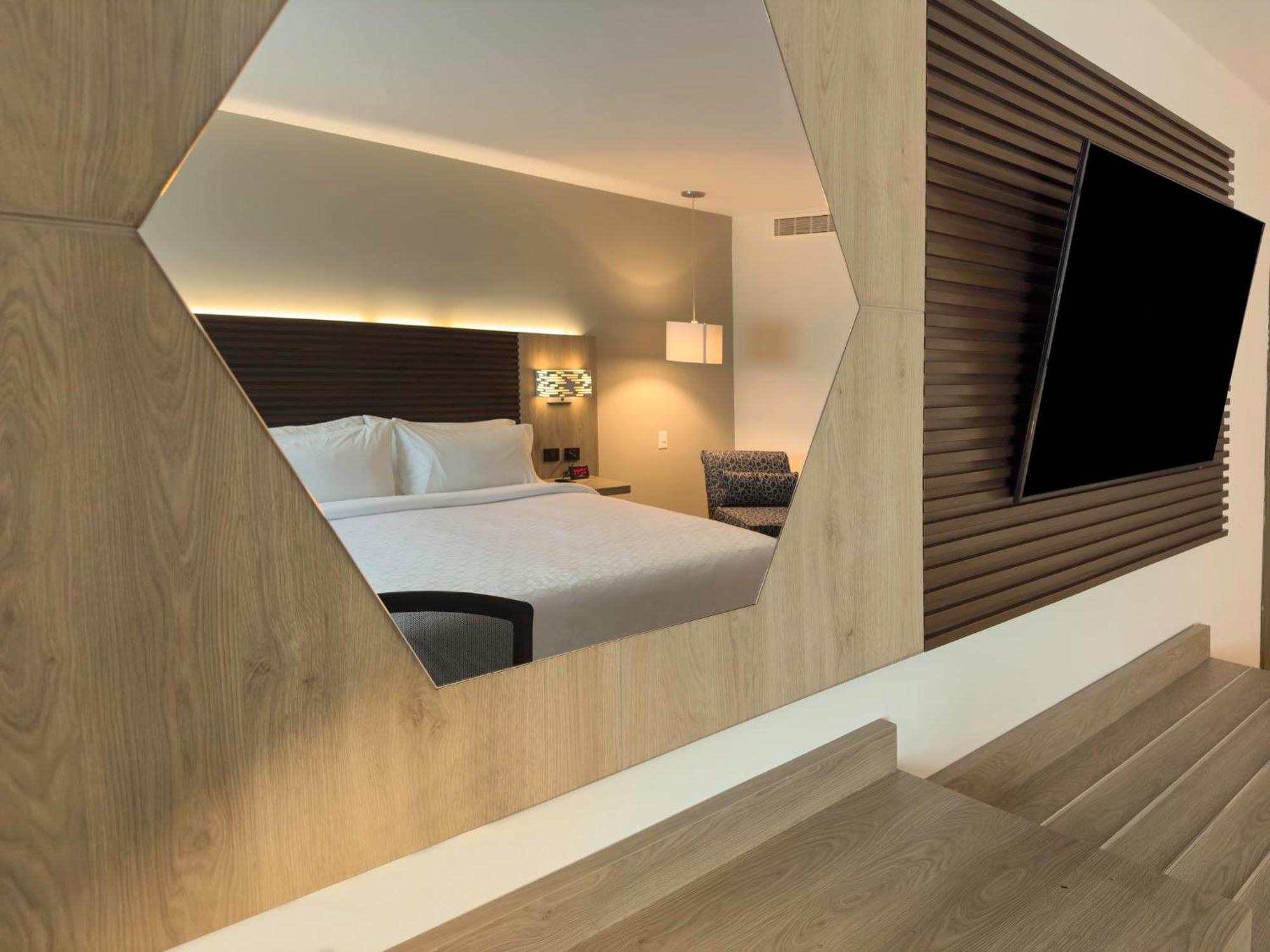 Holiday Inn Express Merida By Ihg Екстериор снимка