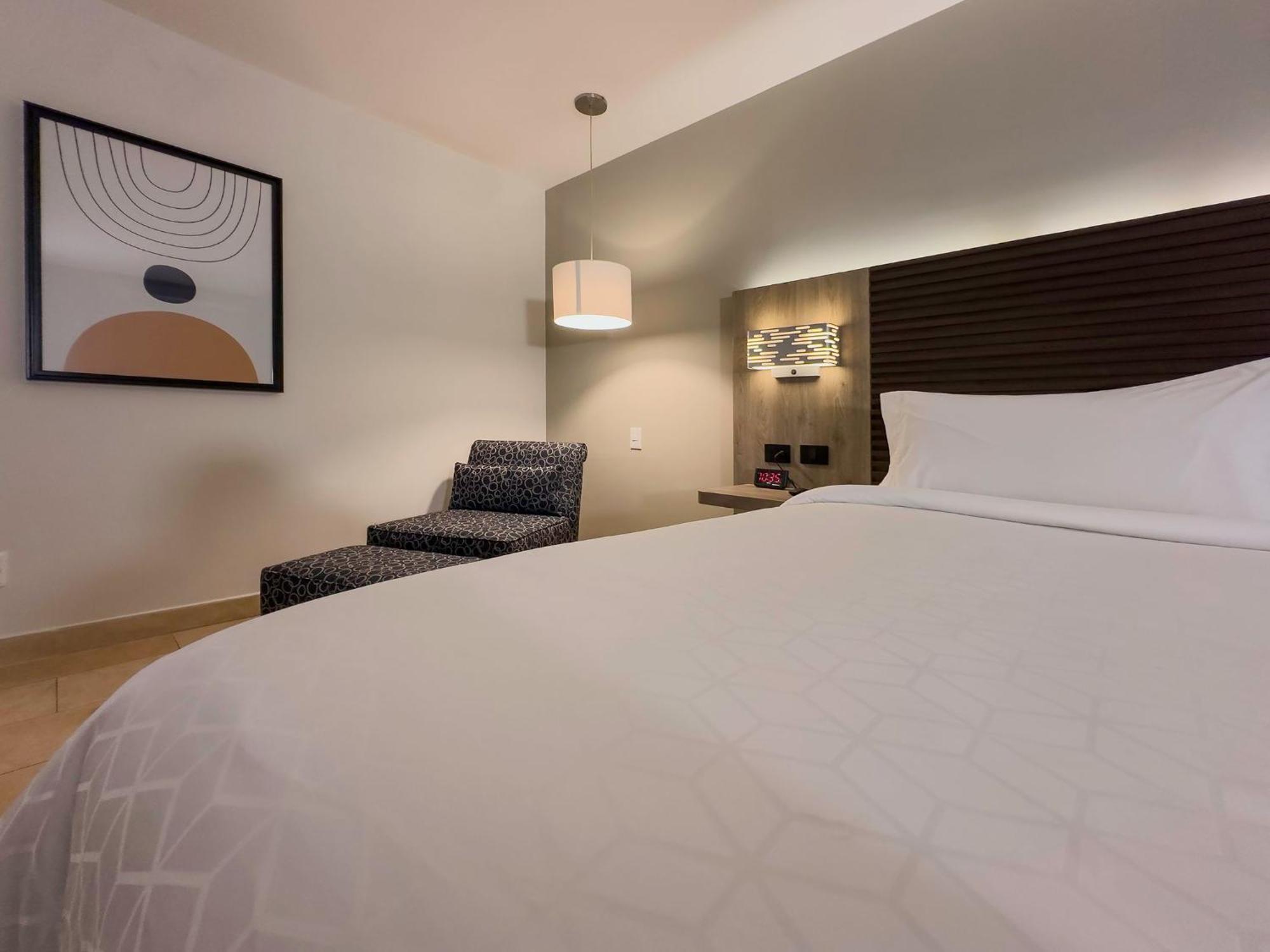 Holiday Inn Express Merida By Ihg Екстериор снимка