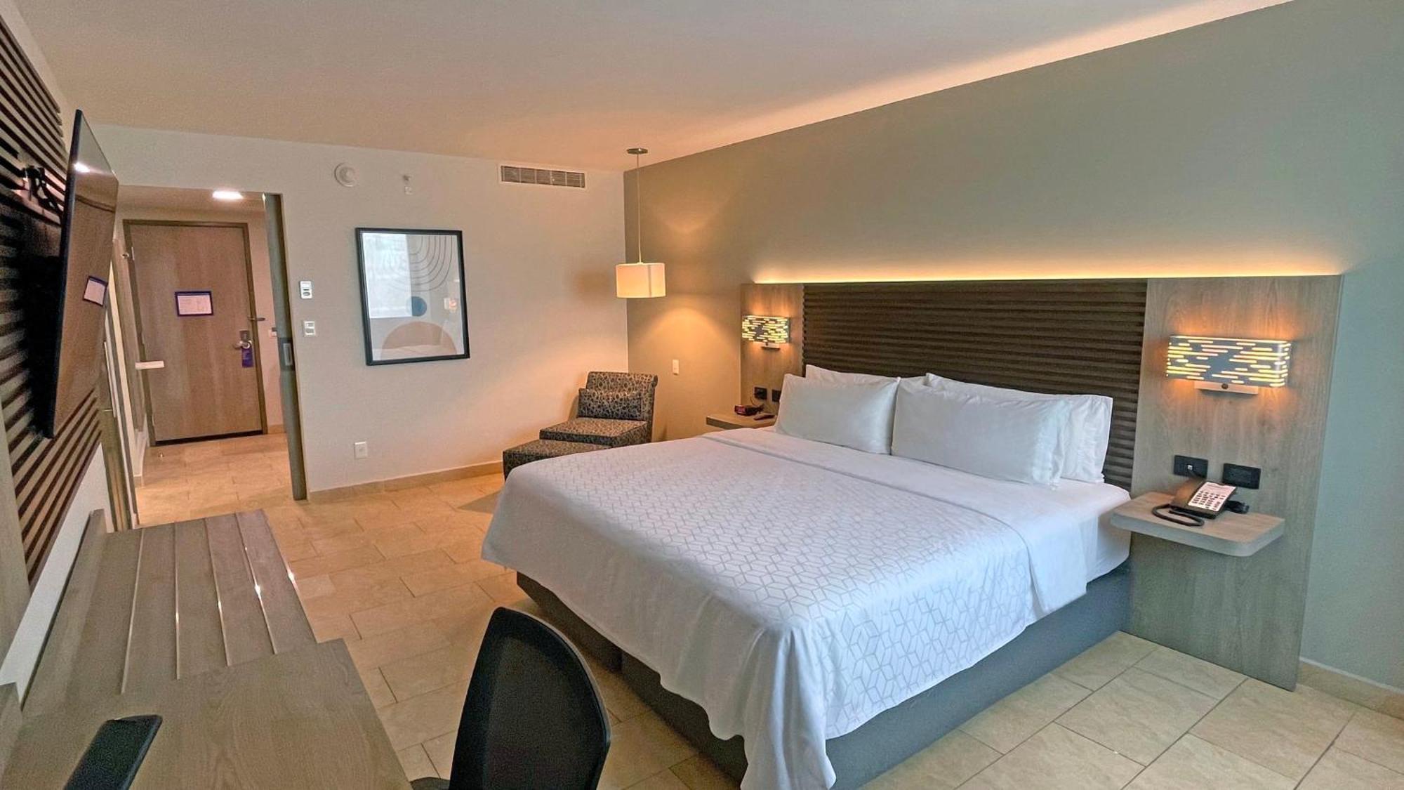 Holiday Inn Express Merida By Ihg Екстериор снимка