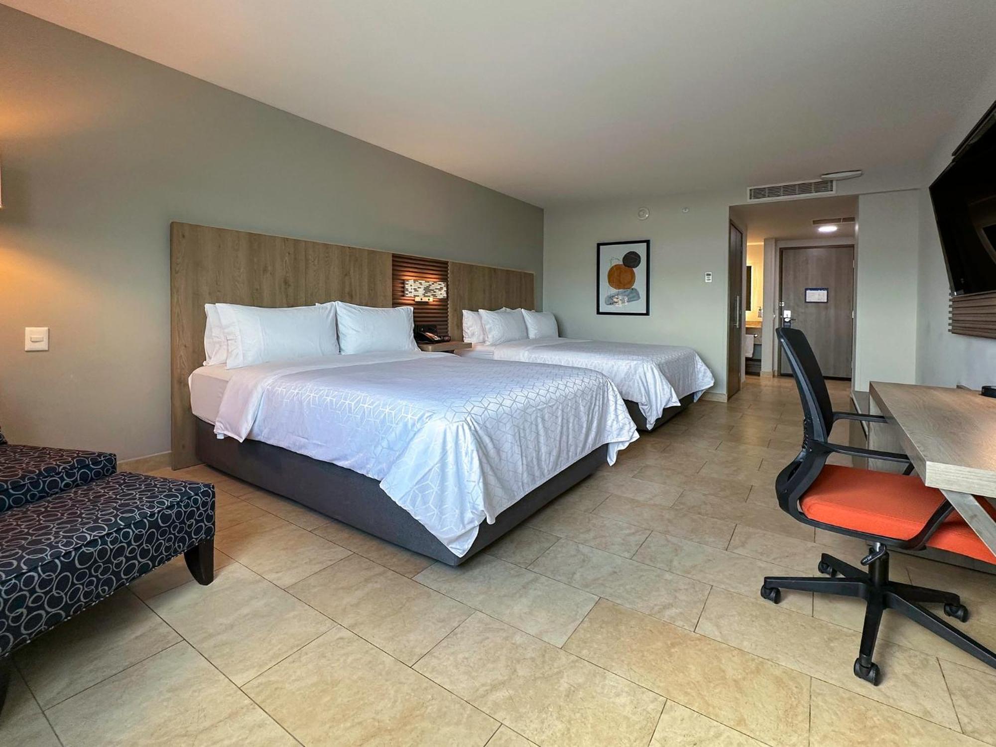 Holiday Inn Express Merida By Ihg Екстериор снимка