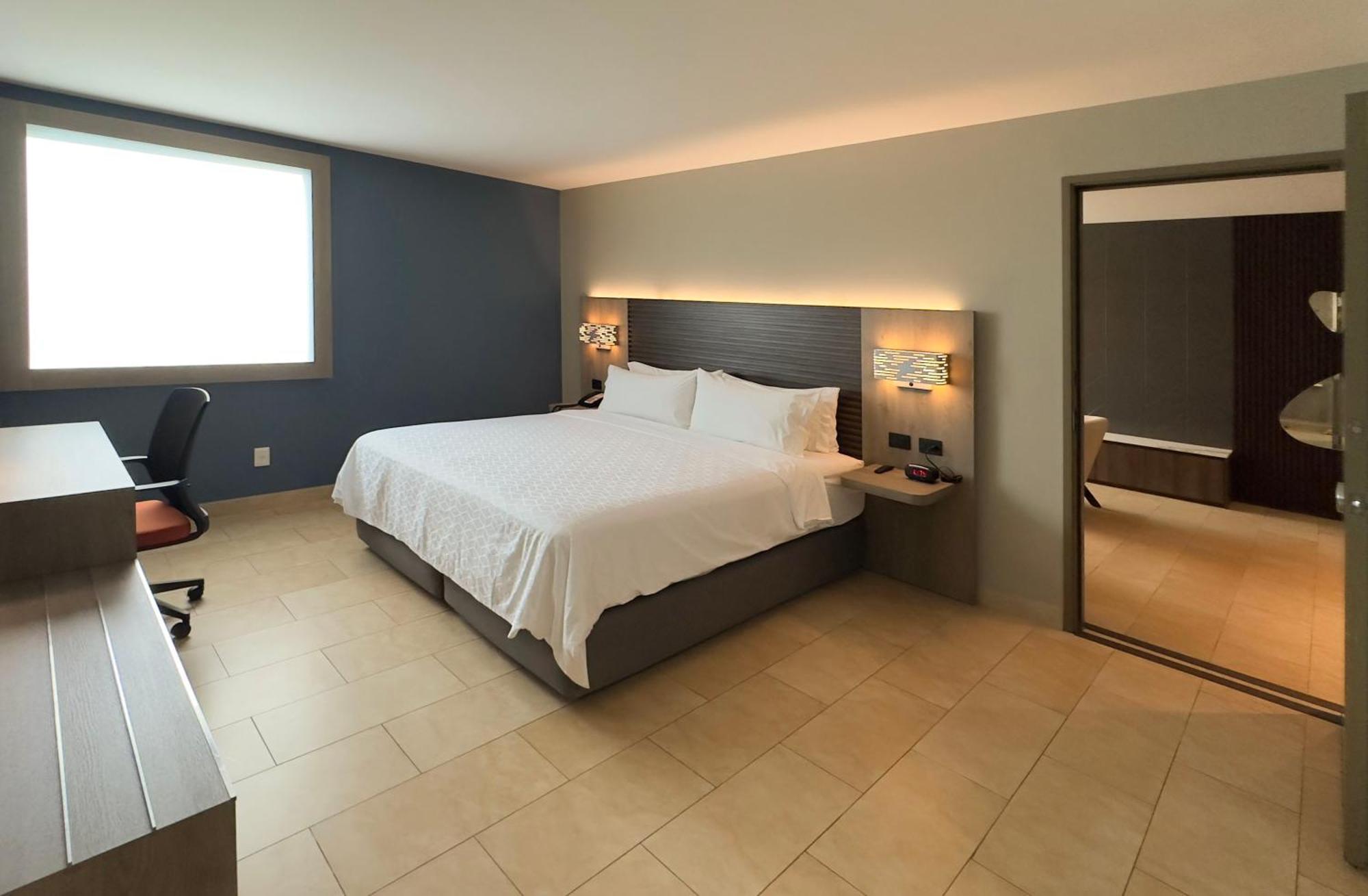 Holiday Inn Express Merida By Ihg Екстериор снимка