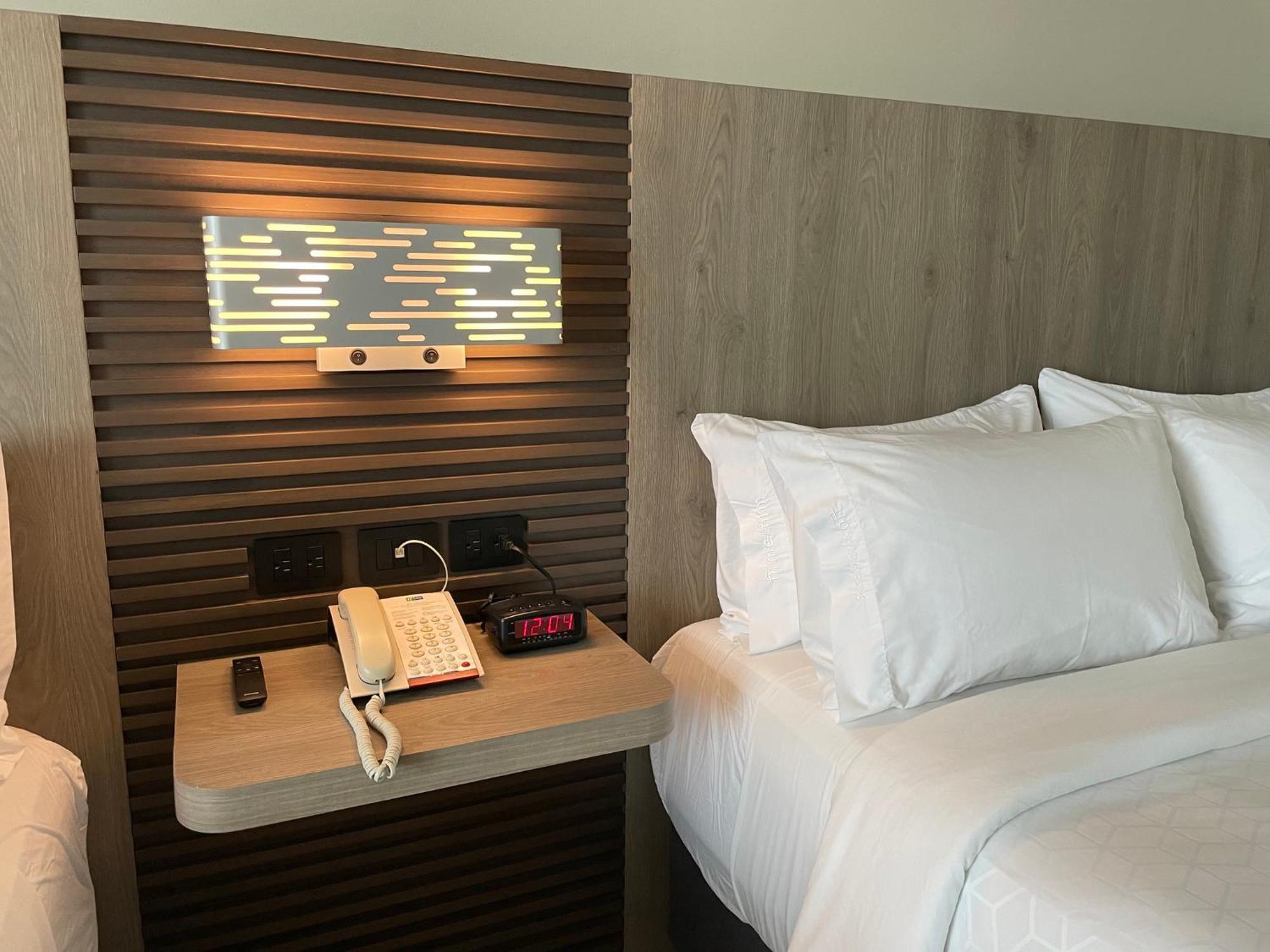 Holiday Inn Express Merida By Ihg Екстериор снимка