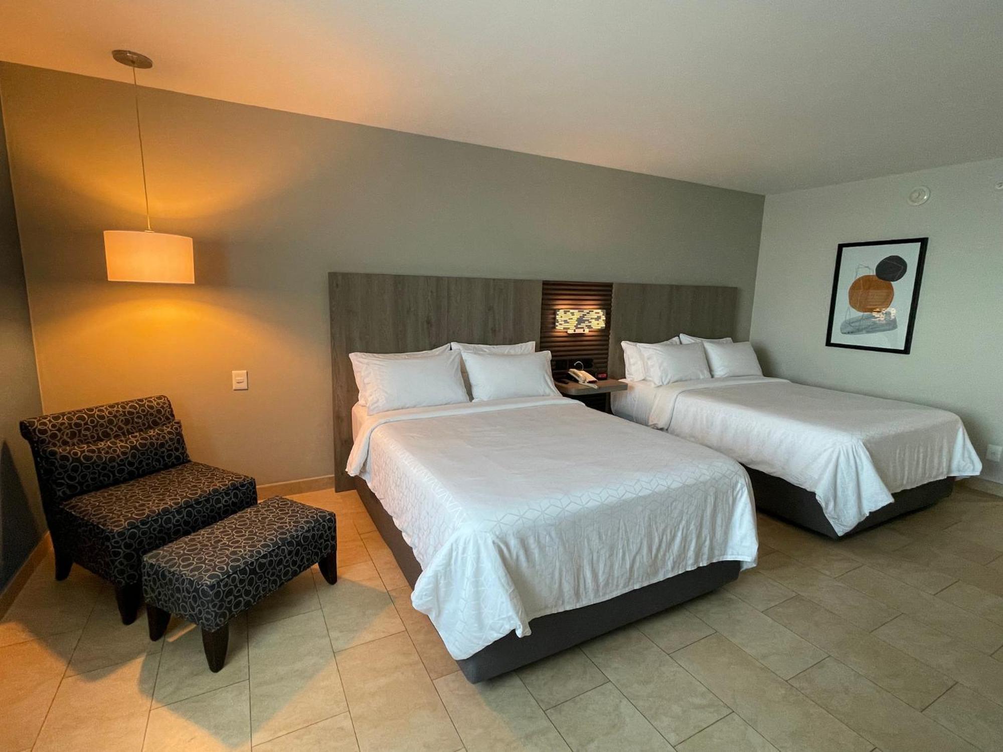 Holiday Inn Express Merida By Ihg Екстериор снимка